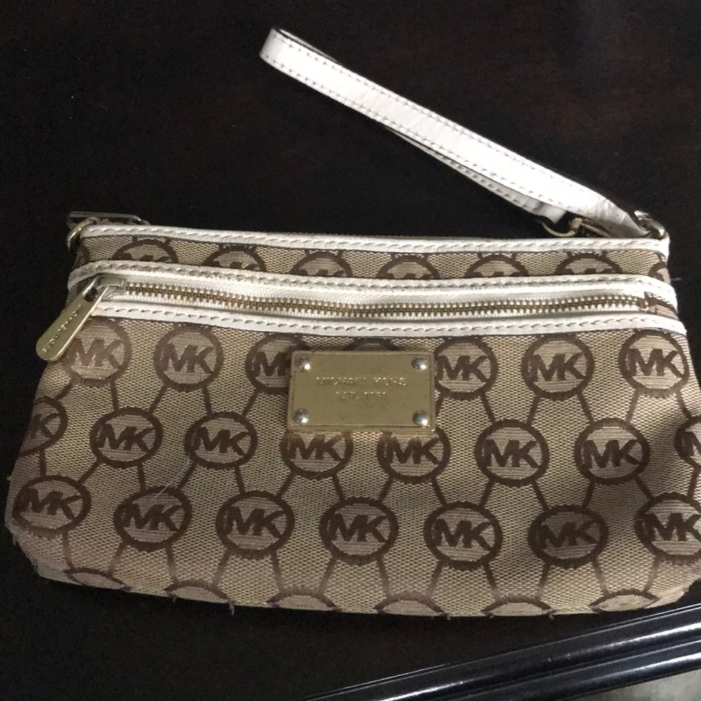 Michael kors logo wristlet